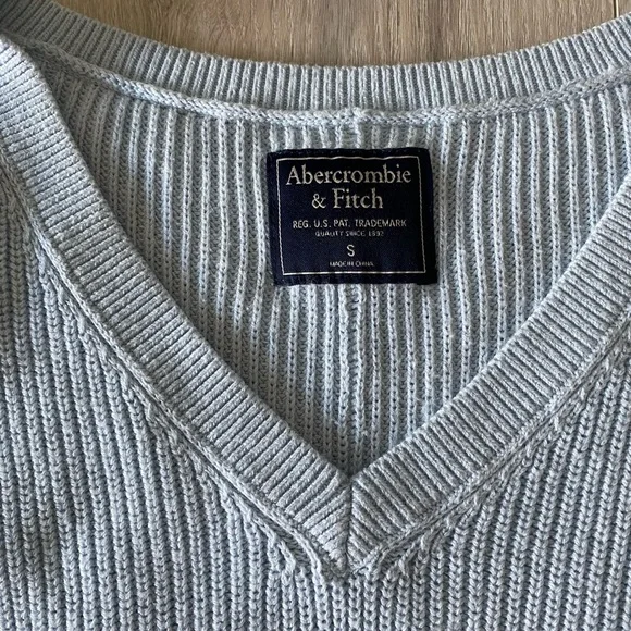 Abercrombie & Fitch Womens Sweater - Picture 2 of 4